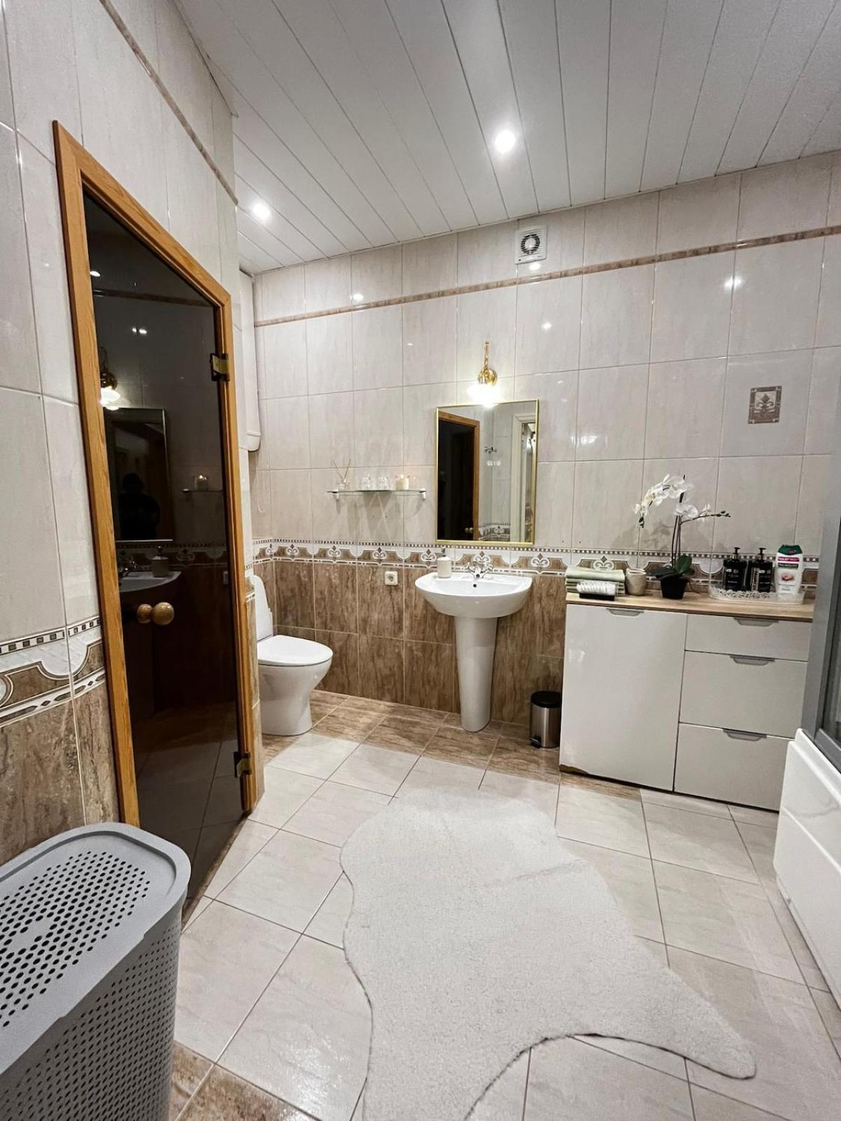 Apartment Elegant 5 Bedr With Sauna In The Centre, Near Viru And Old Town, With Private Parking Tallinn