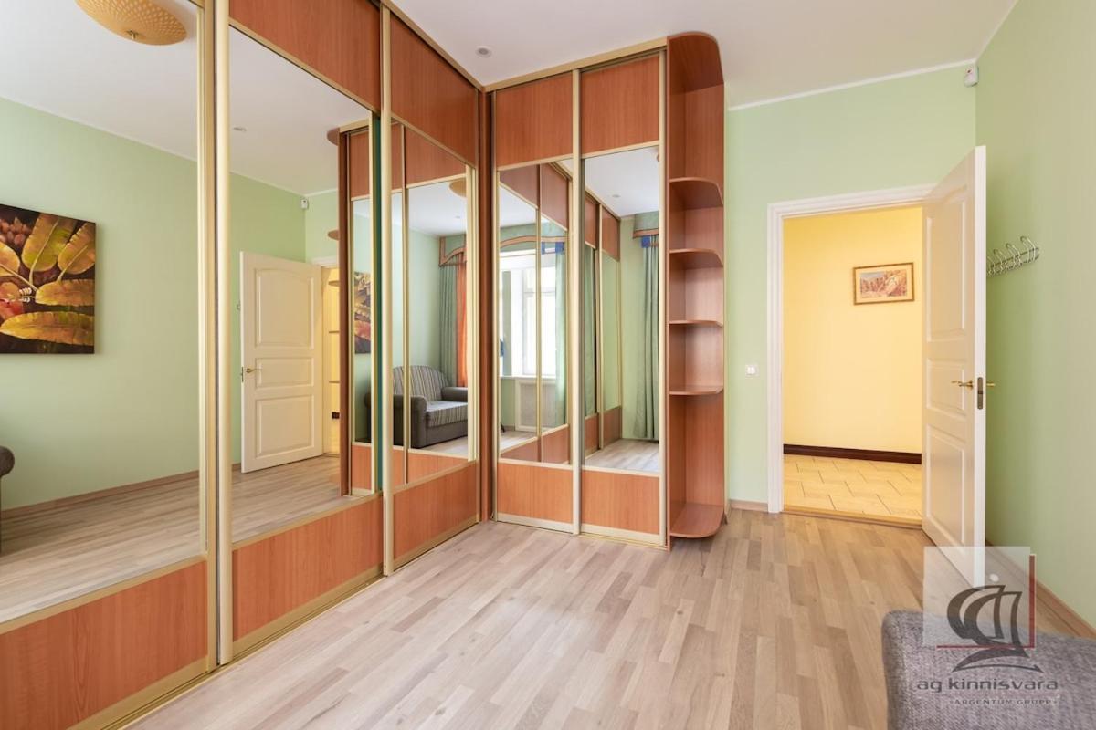 Elegant 5 Bedr With Sauna In The Centre, Near Viru And Old Town, With Private Parking *