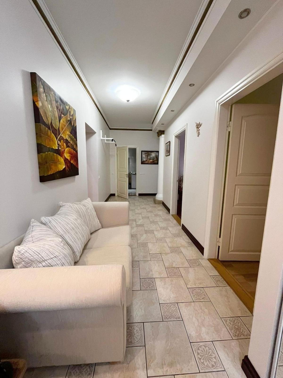 Elegant 5 Bedr With Sauna In The Centre, Near Viru And Old Town, With Private Parking *