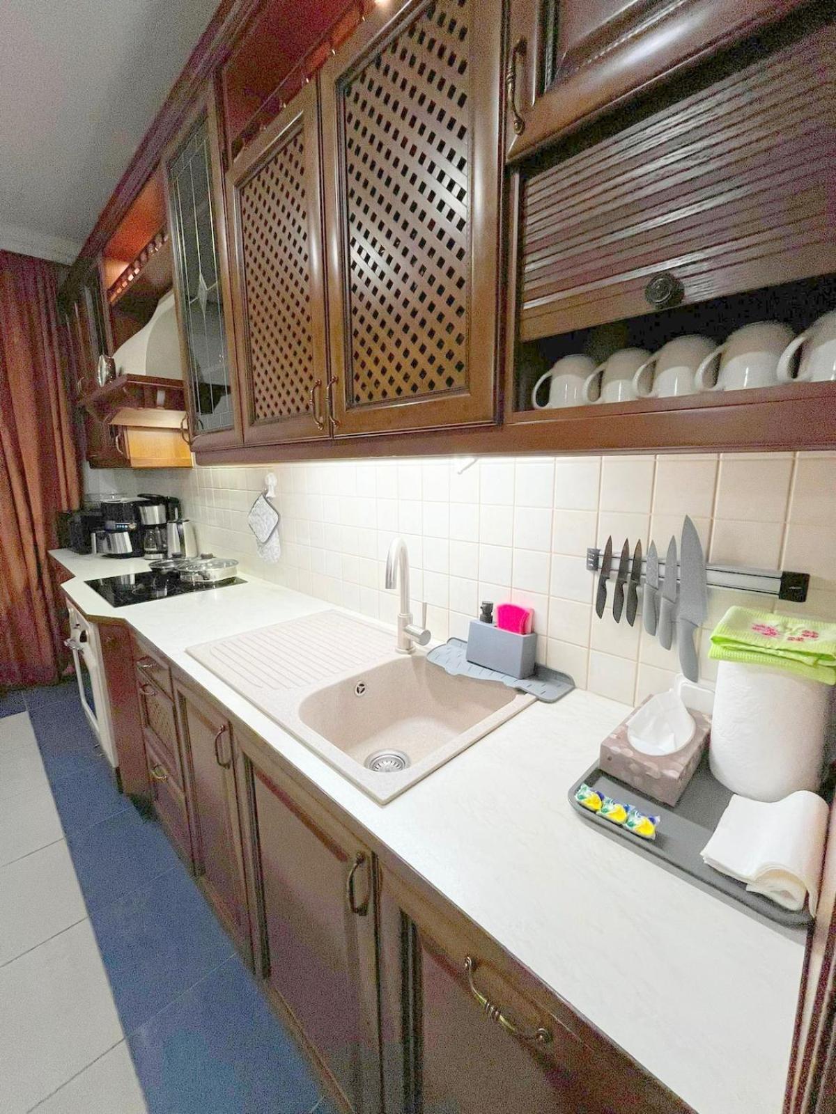 Elegant 5 Bedr With Sauna In The Centre, Near Viru And Old Town, With Private Parking Apartment