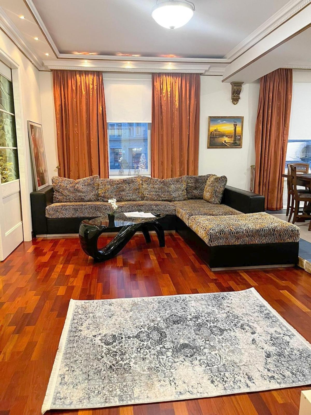 Elegant 5 Bedr With Sauna In The Centre, Near Viru And Old Town, With Private Parking Apartment Tallinn