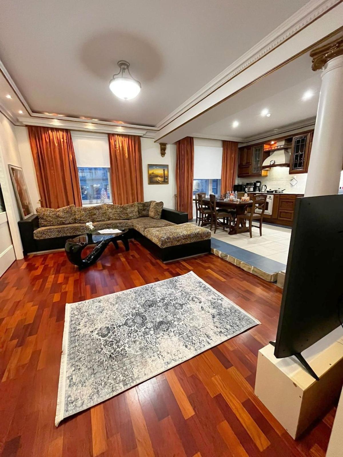 Elegant 5 Bedr With Sauna In The Centre, Near Viru And Old Town, With Private Parking