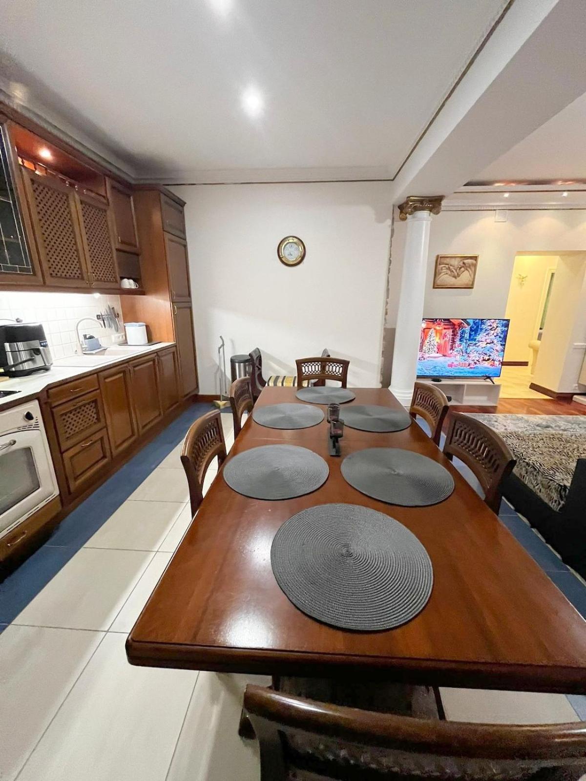 Elegant 5 Bedr With Sauna In The Centre, Near Viru And Old Town, With Private Parking * Tallinn