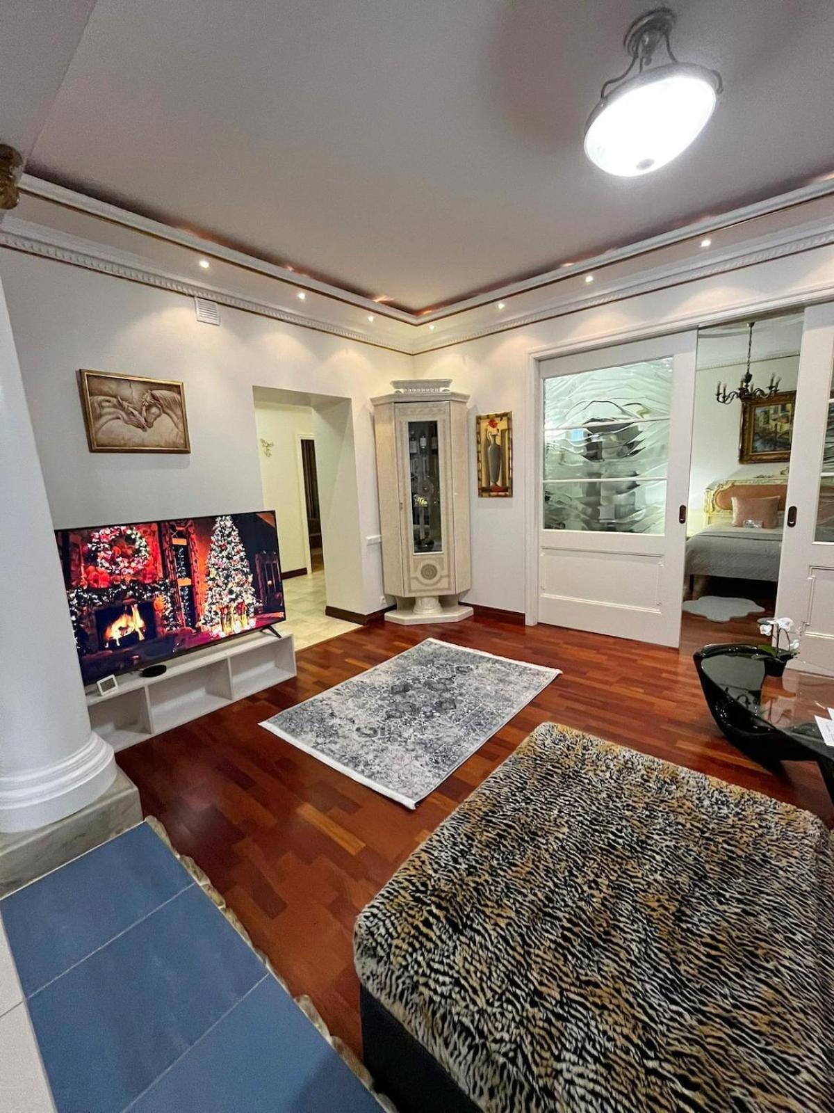 Elegant 5 Bedr With Sauna In The Centre, Near Viru And Old Town, With Private Parking