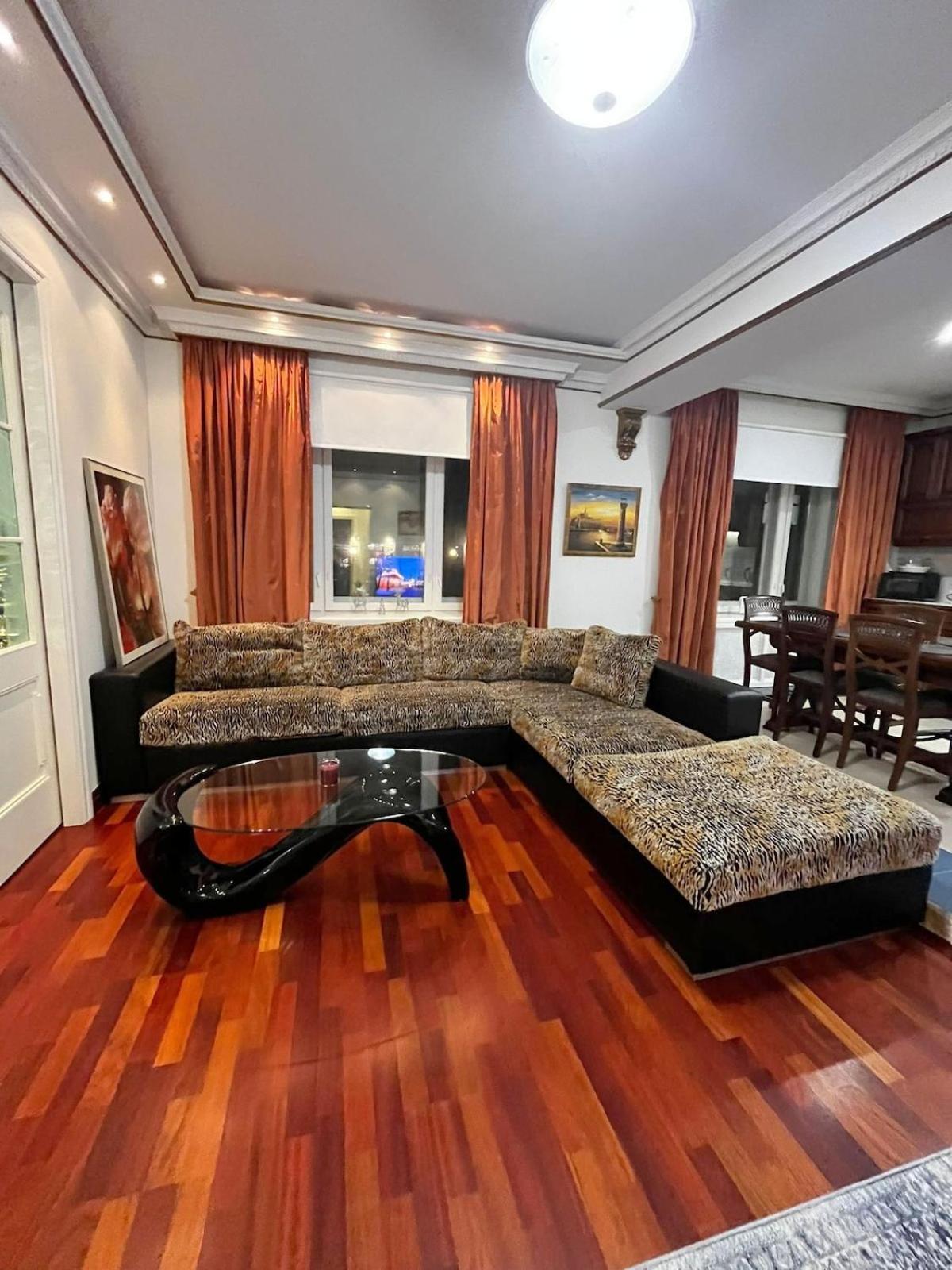 Elegant 5 Bedr With Sauna In The Centre, Near Viru And Old Town, With Private Parking